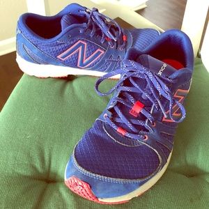 New balance women’s tennis shoes-size 10